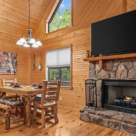 The Cabin Kingdom With Hottub